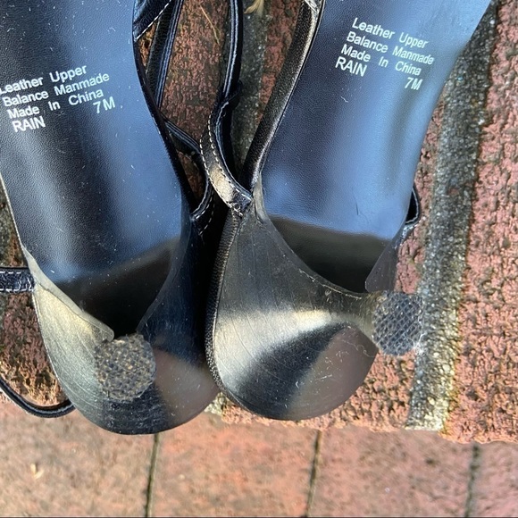 𝅺ALFANI leather shoes. Perfectly appointed black mid-heel clean and like new. - Picture 6 of 7